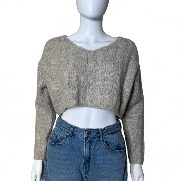 Elegant Beige Women's Crew Neck Sweater - Picture 2 of 7